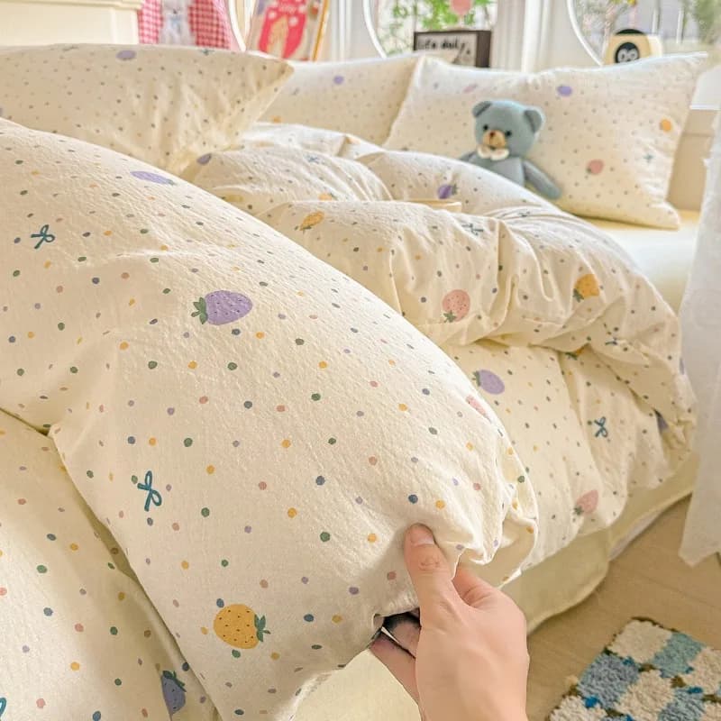 Set di biancheria da letto a quattro pezzi in doppio filato super morbido di classe A con stampa semplice, copripiumino per studenti, set da letto a tre pezzi per dormitorio.