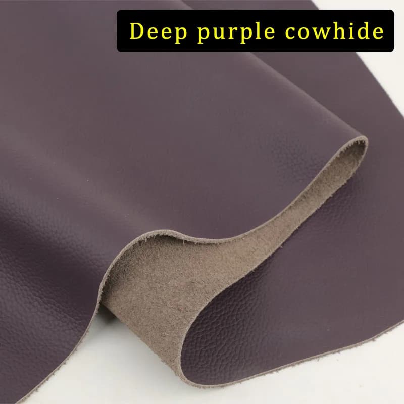 Materiale in pelle di vacchetta con strato superiore con motivo litchi viola intenso, borsa morbida in vera pelle, divano sul comodino, cuscino per seggiolino auto, viola