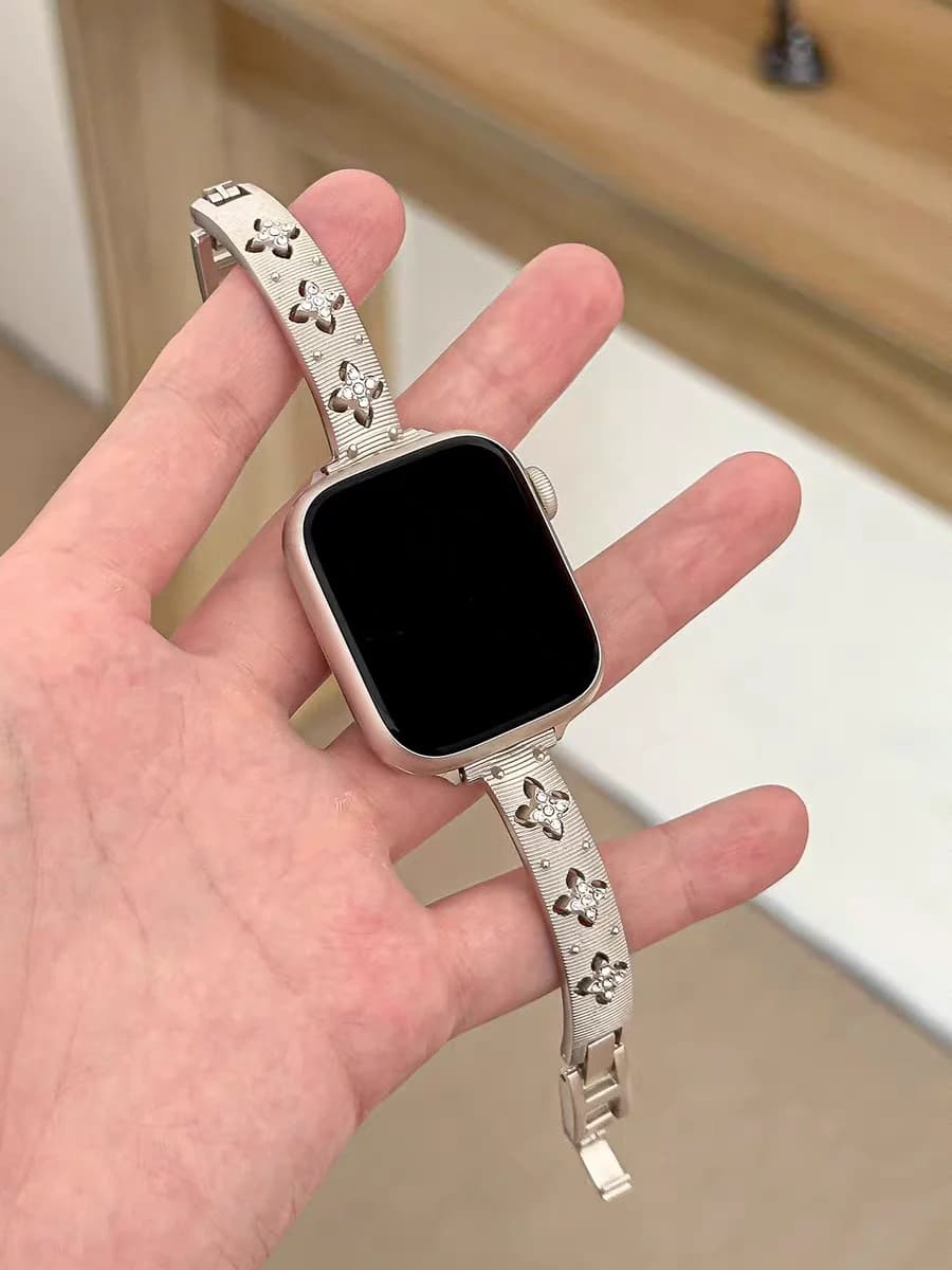 Four Leaf Flower Diamond Metal Bracelet for Apple Watch Band SE 10S 42/46mm Slim Zinc Alloy Women Strap for Iwatch 49Ultra 9 8 7