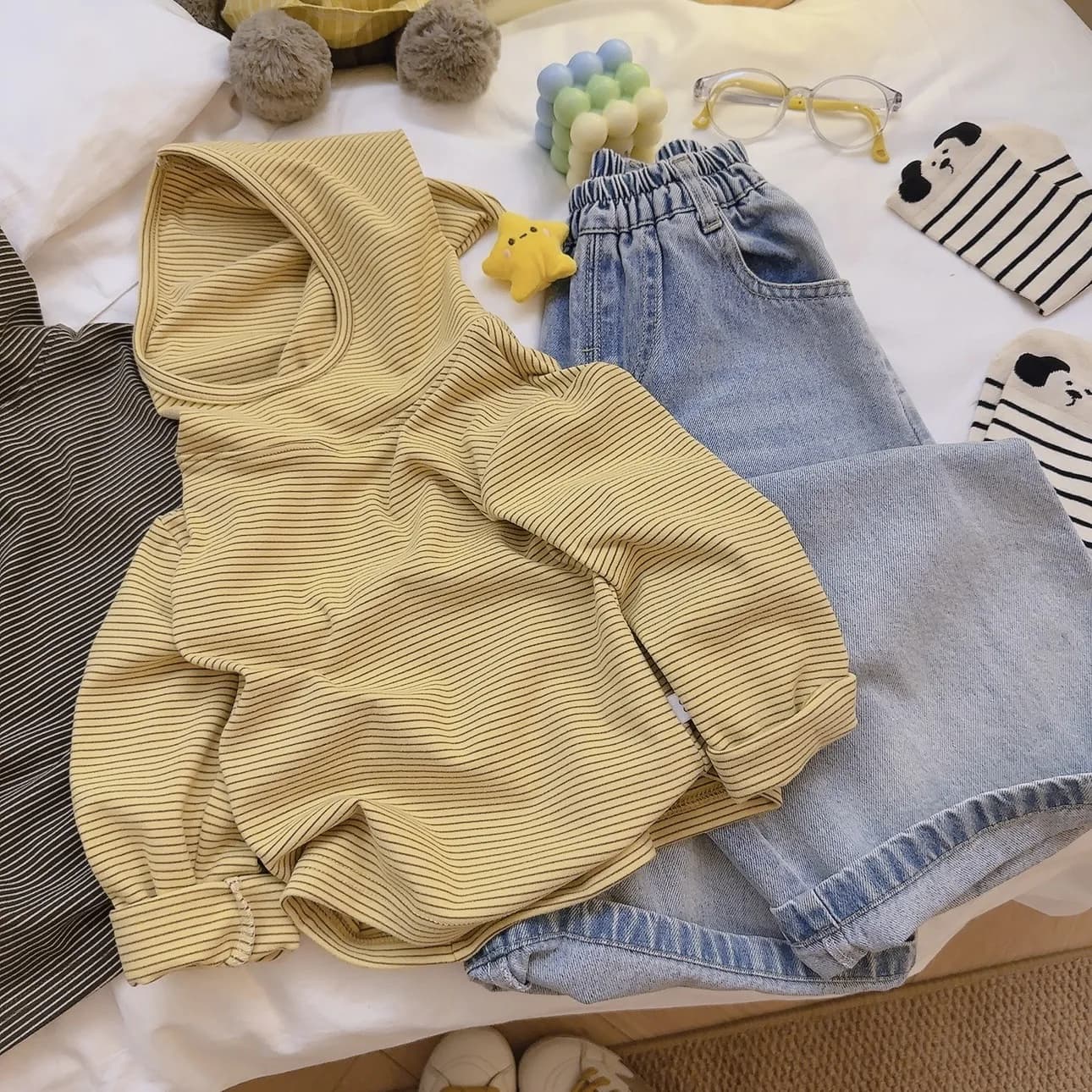 T-shirt per bambini 2025 Autunno Inverno Top per bambini Ragazzi a righe Ragazze Con cappuccio Bambino Casual Fondo Abiti per adolescenti Vestiti per bambini