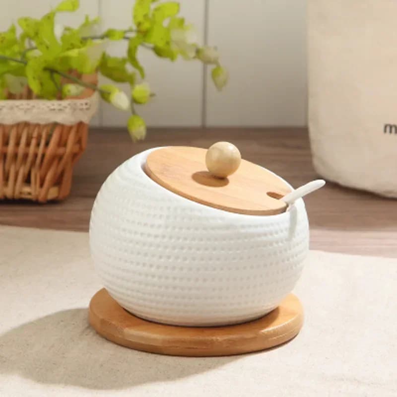 Barattoli di condimento in ceramica con cucchiaio coperchio in legno forniture da cucina Set di contenitori per spezie bianche scatola di zucchero organizzatore di condimenti