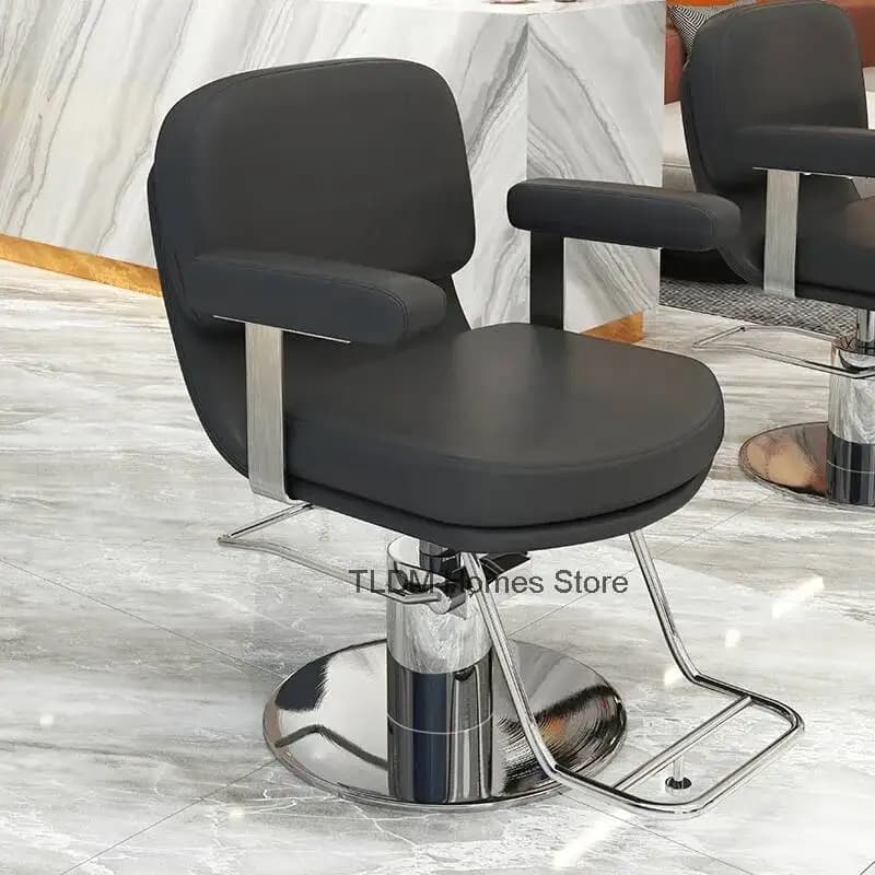 Poltrona da Barbiere Classica di Lusso Nera Economica con Sollevatore, Poggiapiedi e Braccioli Professionali - Arredamento per Salone di Bellezza