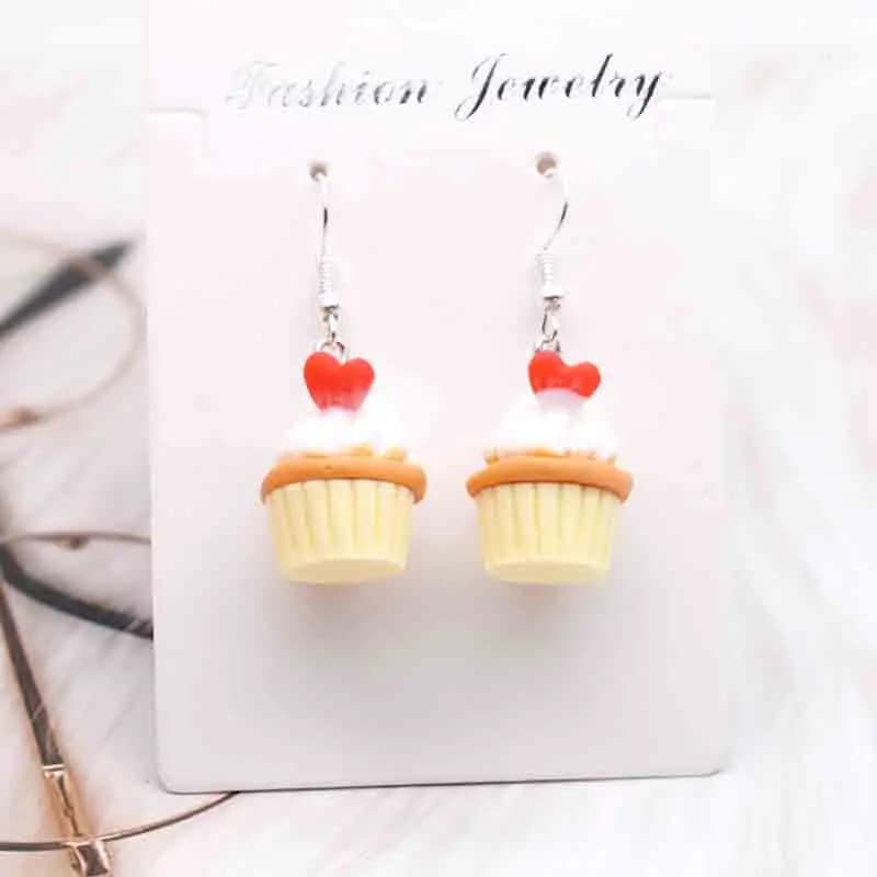 Orecchini pendenti con cupcake simulati fatti a mano in resina da 17x23 mm da donna, ciondoli carini, regalo divertente, accessorio per gioielli