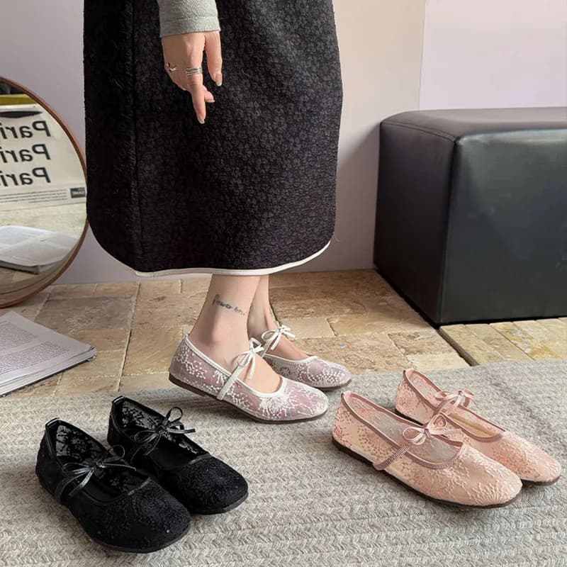 Scarpe basse da balletto delicato da donna 2026 Nuove calzature da ballo traspiranti ricamate in pizzo a rete cava Suola singola Slip-On