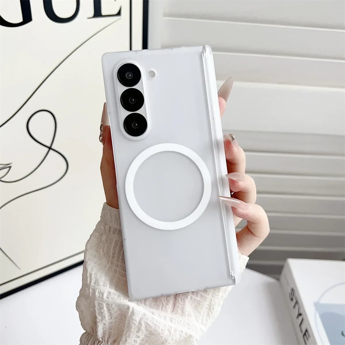 Custodia magnetica per telefono satinata traslucida per Samsung Galaxy Z Fold 7 6 5 4 con ricarica wireless e copertura protettiva per cerniera