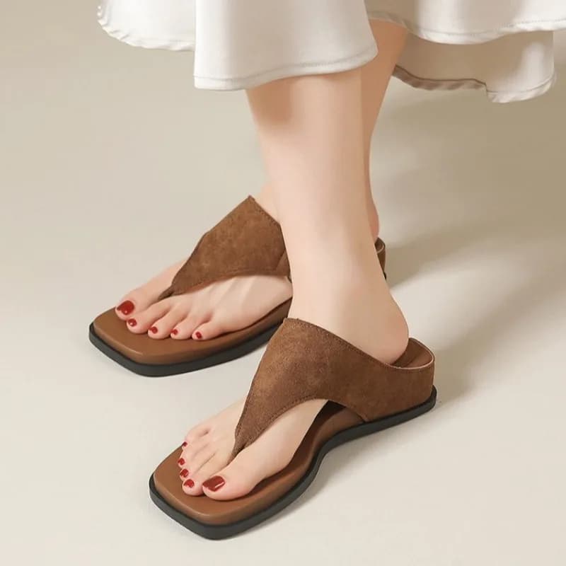 Nuove Ciabatte da Donna di Lusso Firmate 2026, Sandali Bassi in Pelle Spazzolata, Scarpe da Donna con Tacco a Zeppa, Infradito