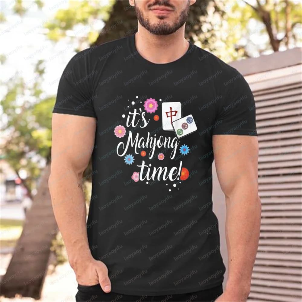 T-shirt Mahjong a tema con combinazione di motivi floreali e piastrelle colorate, un regalo per gli appassionati di Mahjong