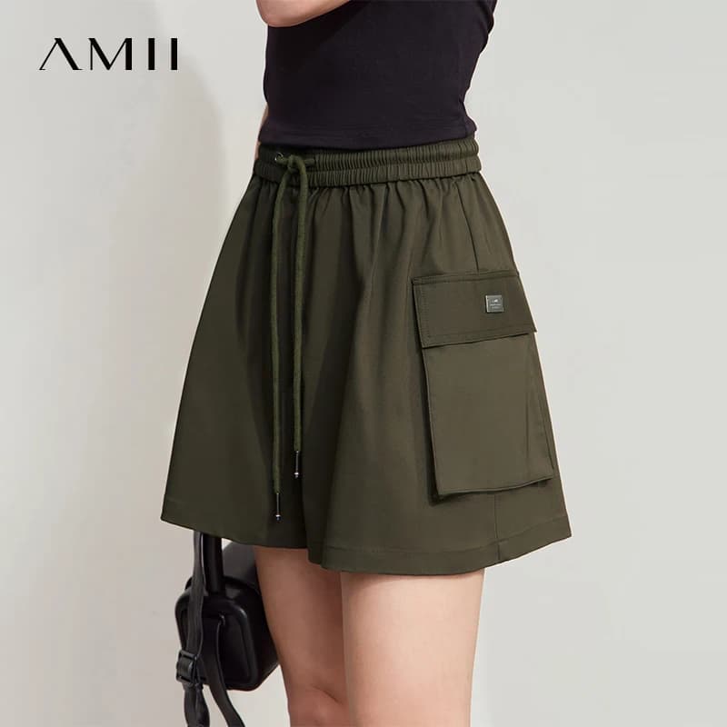 AMII Nuovi pantaloncini estivi minimalisti da donna con cinghie in corda Pantaloni larghi Tasche stile utilitario Pantaloncini casual belli e cool 12522041