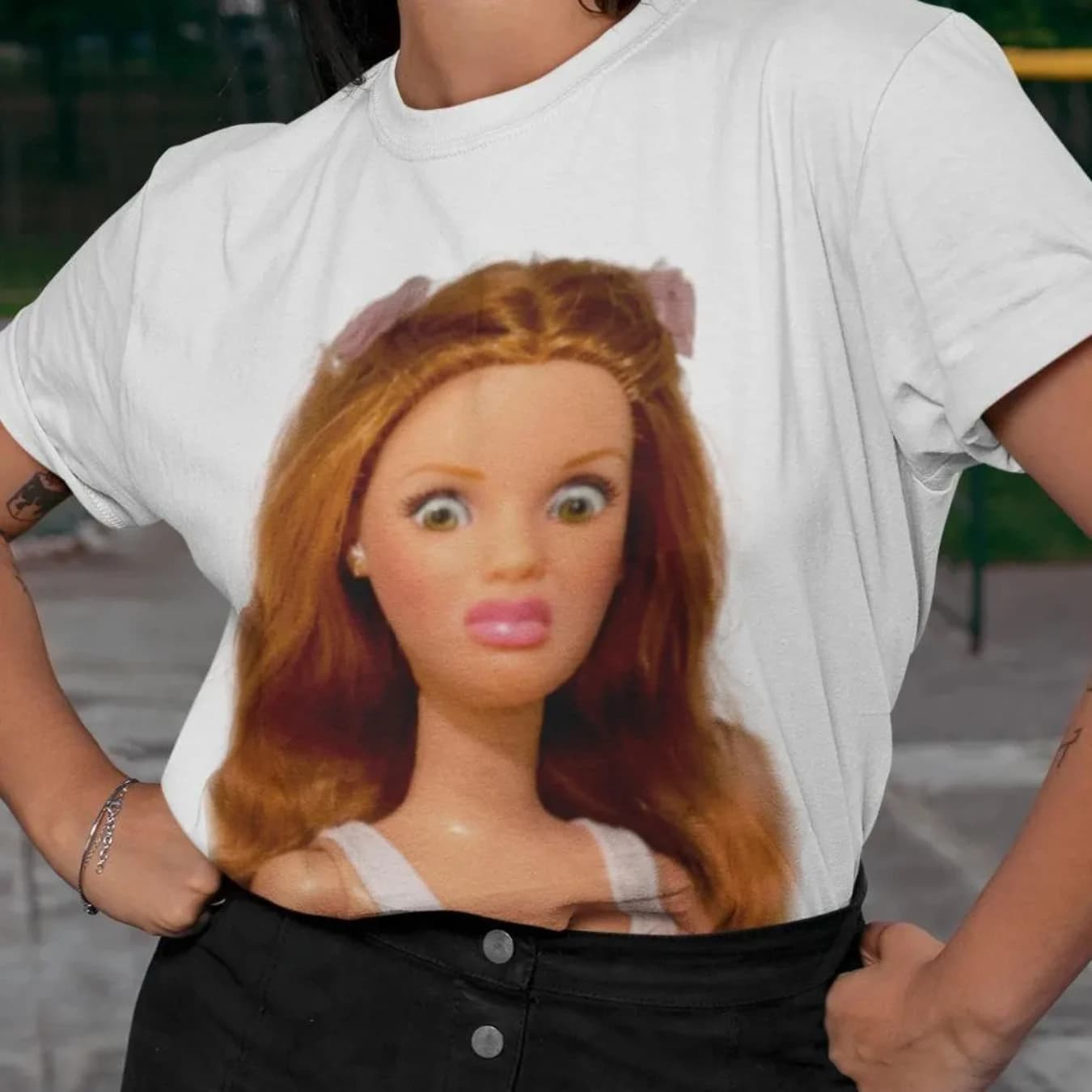 Maglietta popolare Gen Z, maglietta divertente con faccia di bambola invecchiata, maglietta Weird, regalo per donna Tik Tok Trend Tee, lasciare sarcastico