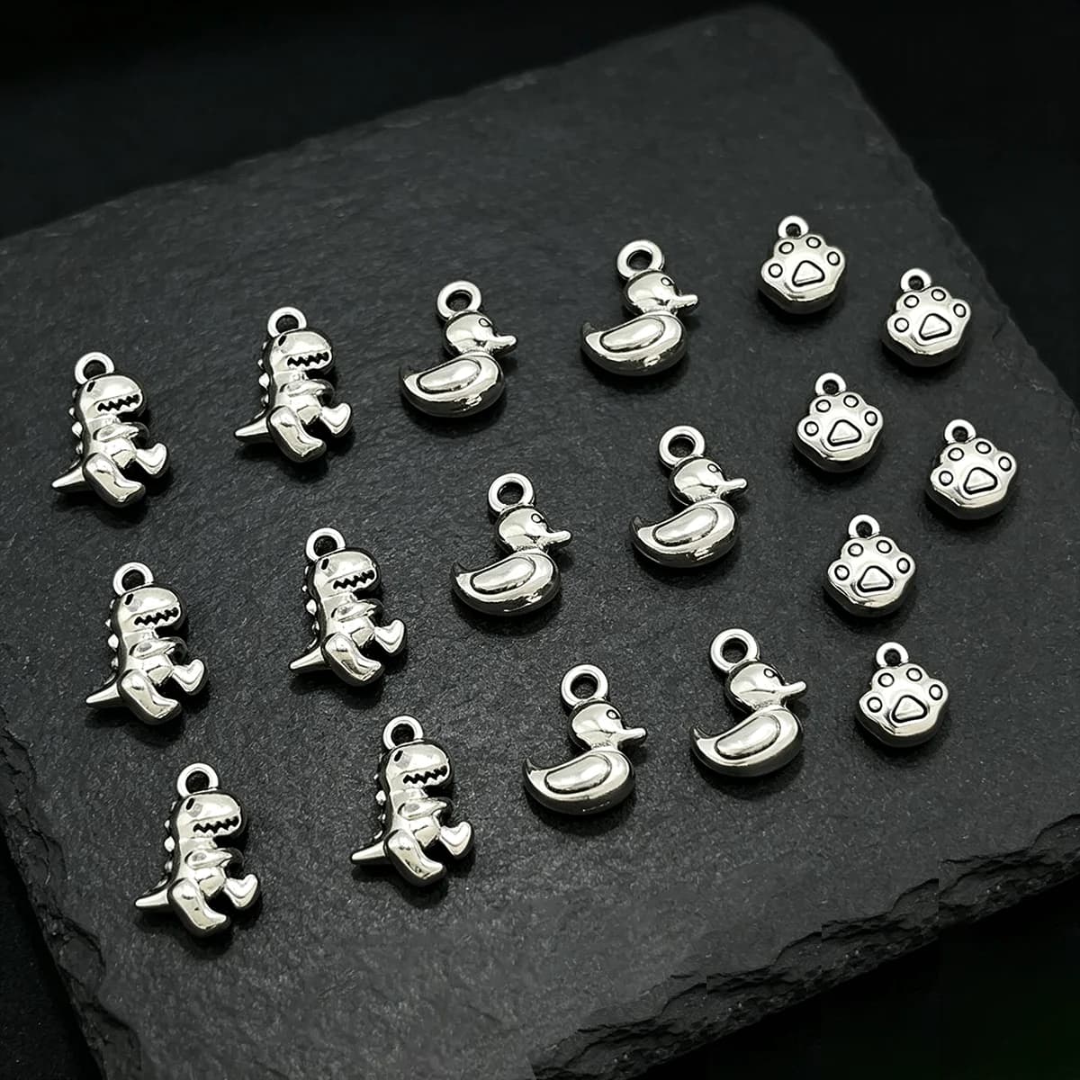 18-Piece Set of Cool Handmade Accessories, Animal-Shaped Small Parts, Suitable for DIY Bracelets, Necklaces, Earrings, Pendants, and Basic DIY Jewelry Materials