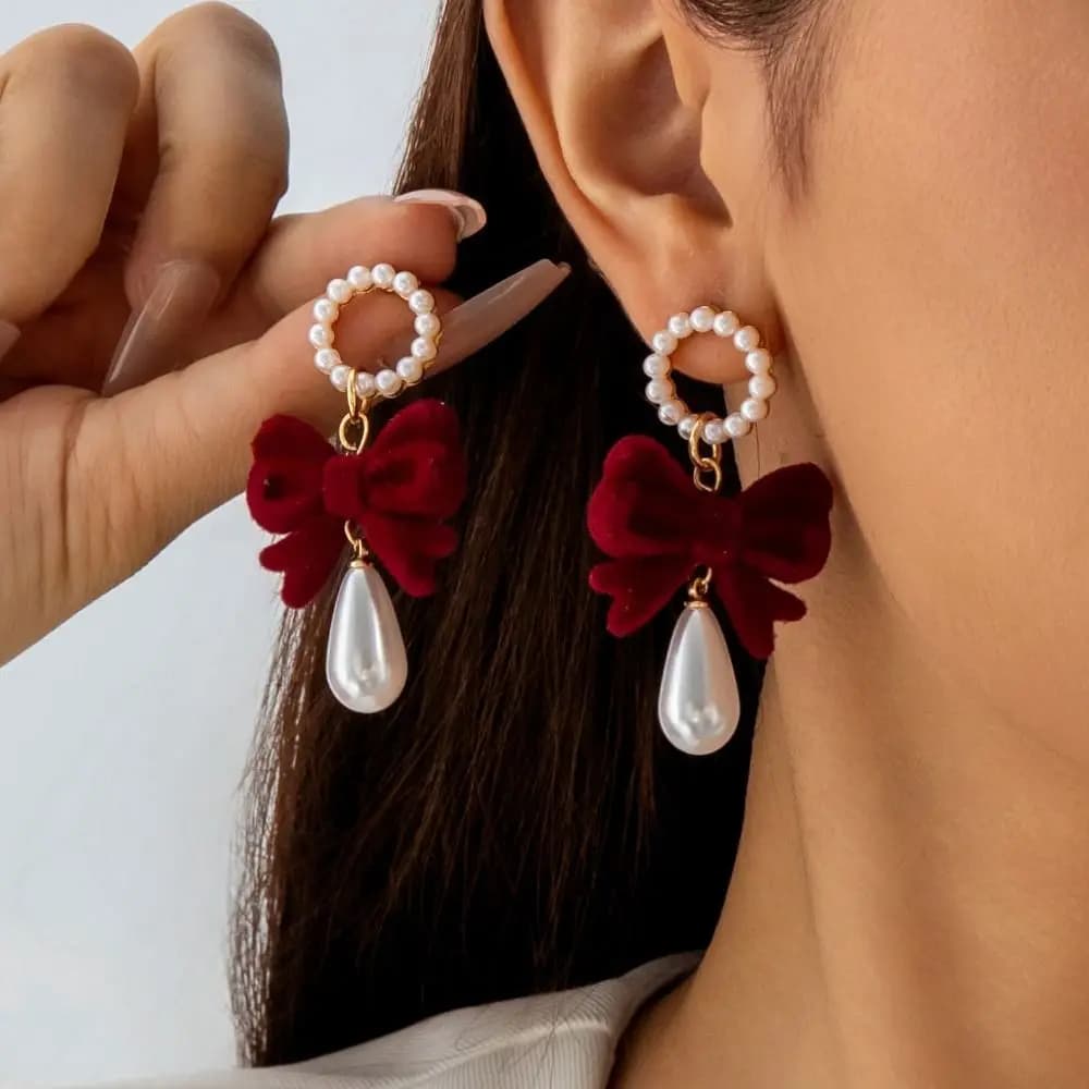 Orecchini con fiocco in velluto rosso in lega squisita Orecchini con fiocco di perle Orecchini pendenti con fiocco rosso vino Nappa a cuore Orecchini di Capodanno Festival