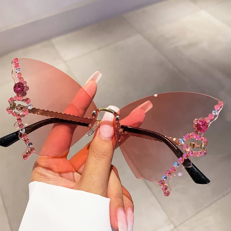 Occhiali da sole a farfalla senza montatura KAMMPT con strass 2023 New Gradient Multicolor Women Shades occhiali da festa oversize alla moda