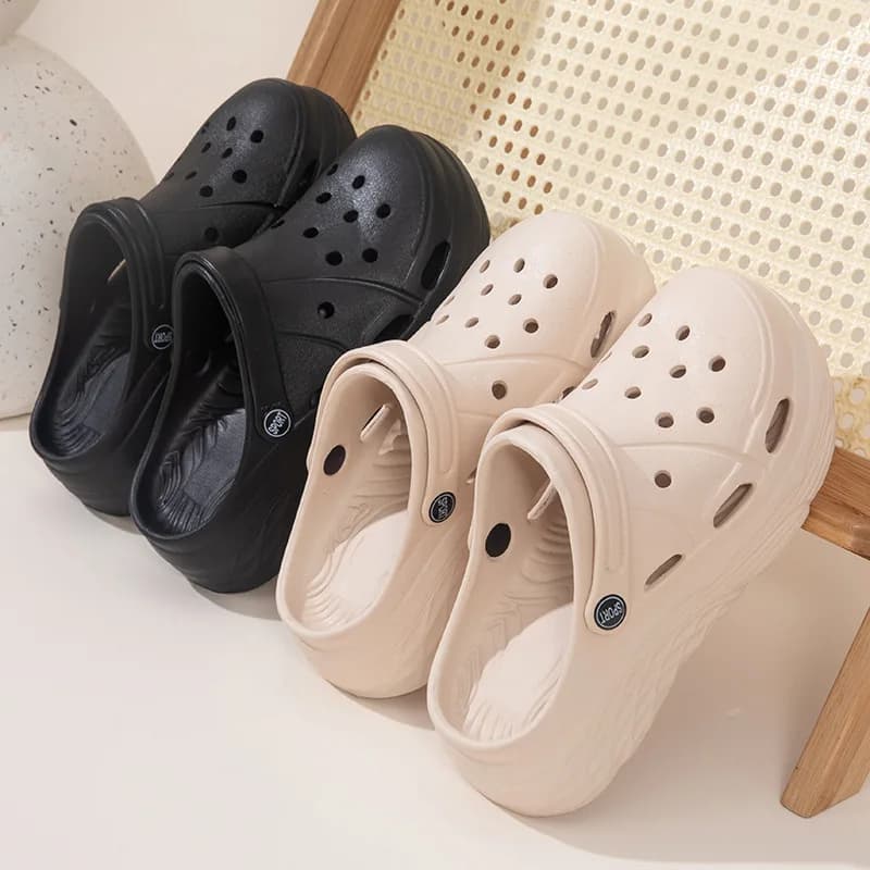Sandali con plateau da donna alla moda, estivi 2025, con suola spessa in morbida EVA, zoccoli da giardino, scarpe da donna traforate antiscivolo, sandali da spiaggia