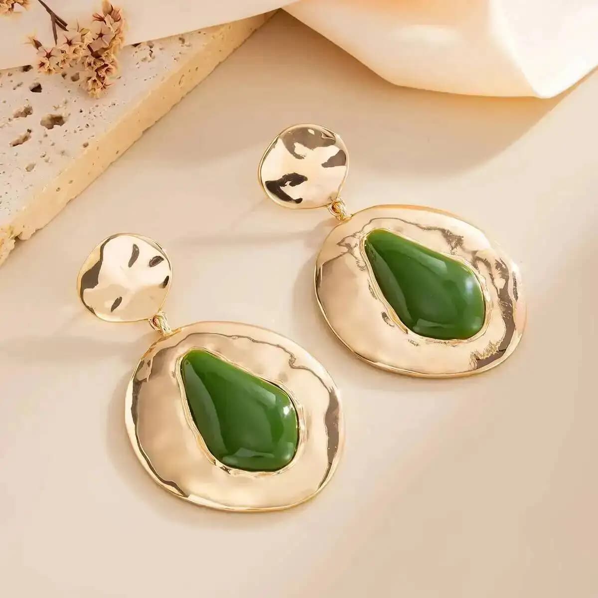 SHIXIN Orecchini pendenti irregolari in resina acrilica verde vintage per le donne Eleganti orecchini pendenti ellittici geometrici Regali di gioielli