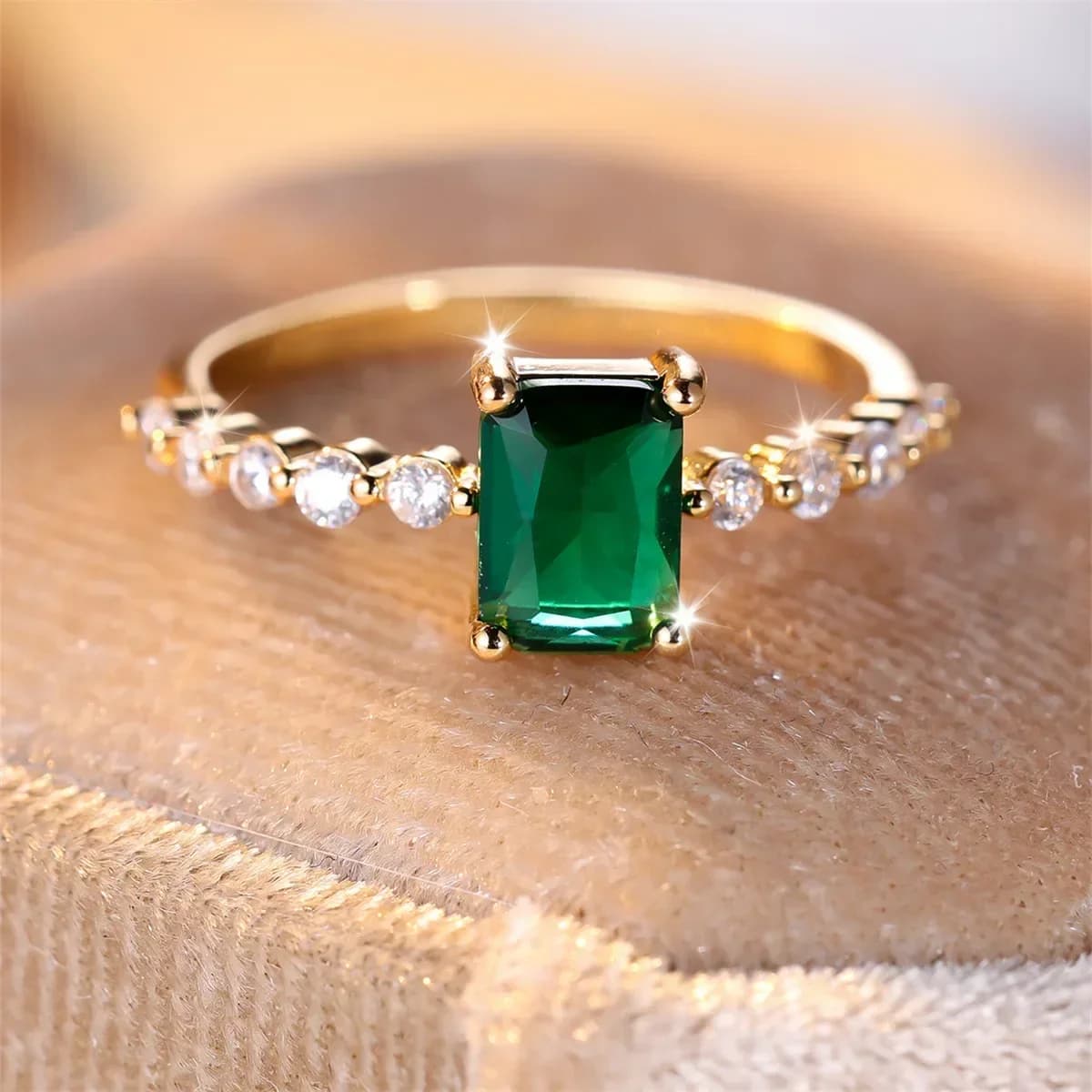 Small square ring with four claws green zircons, simple and niche, light luxury, stylish jewelry accessories and wholesale versatile