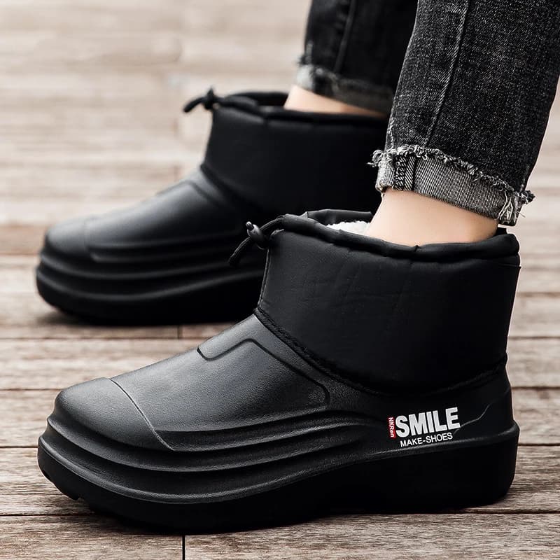 New waterproof short tube men's boots, non-slip and wear resistant with cotton insulation, fashionable trend, snow boots in solid color