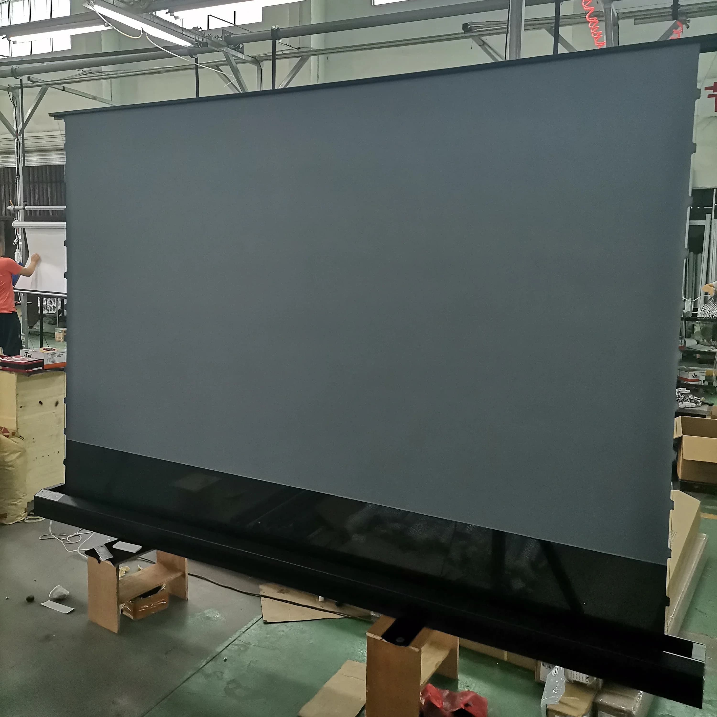 Nuovo schermo per proiettore ALR con prisma a T SBSP da 133" per uso domestico Schermo per proiettore a pavimento motorizzato UST
