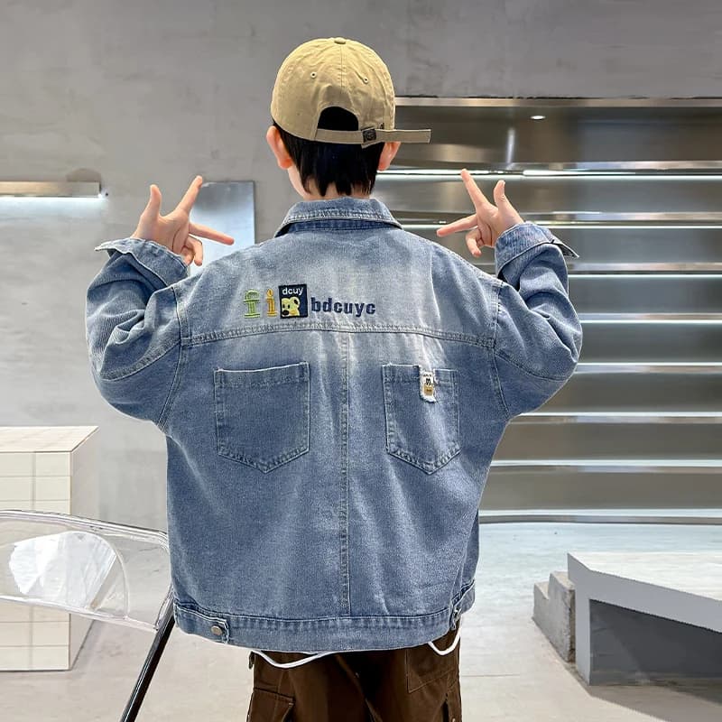 2025 Spring Autumn Kids Washed jeans jacket blue for boys Long sleeve with buttons Back pockets Fashionable jeans jacket