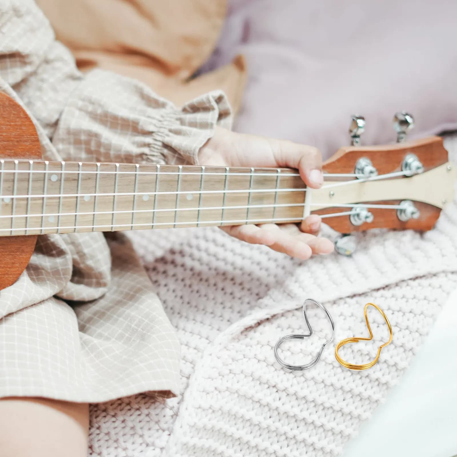 Set di 8 Plettri per Chitarra Compatto e Confortevole, Flessibile e Pieghevole per Protezione delle Unghie, Oro e Argento