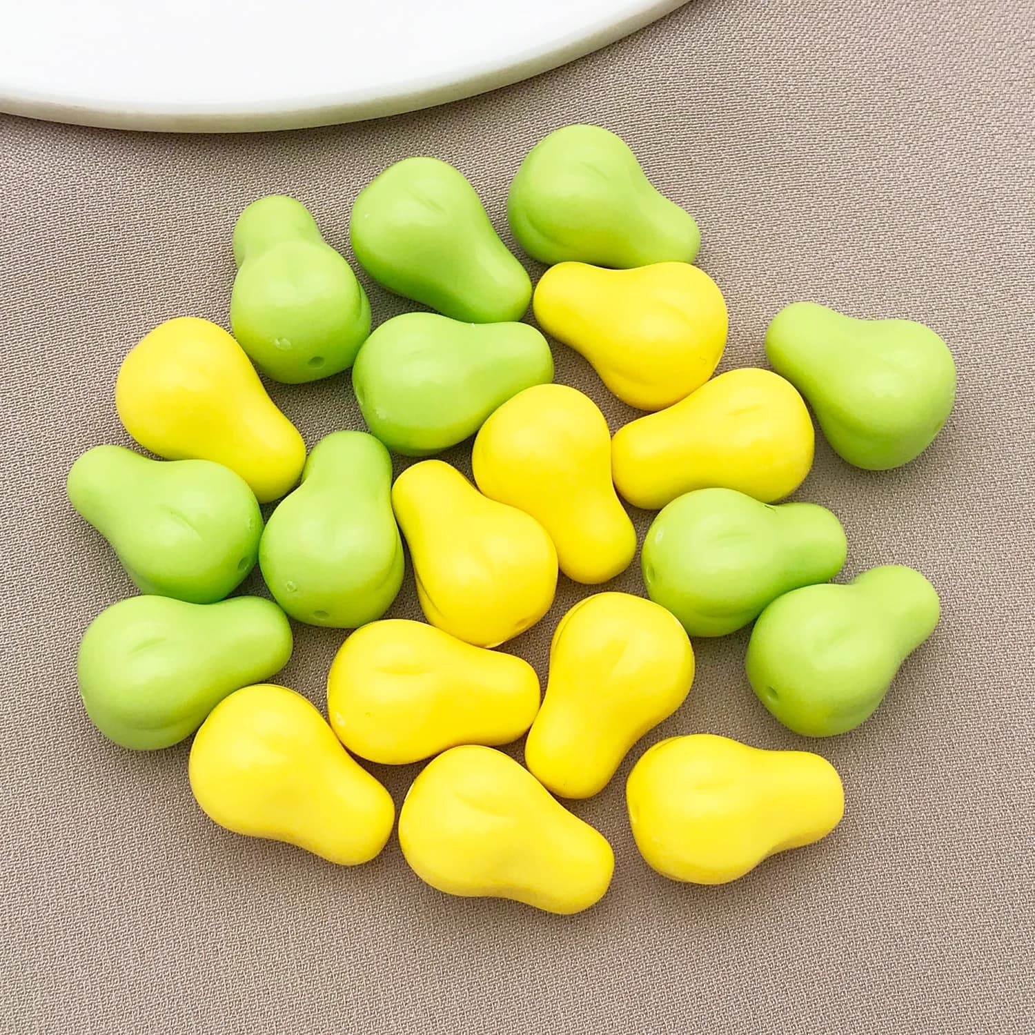 20pcs Acrylic Perforated Three-Dimensional Pear Pendant For DIY Production Charms And Fashionable Necklace Keychain Accessories
