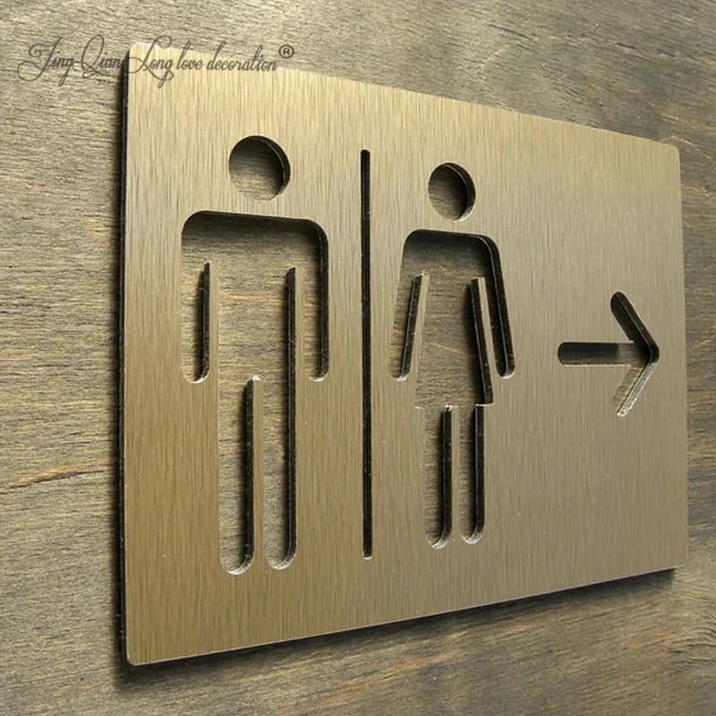Targa per porta dei bagni con freccia direzionale. Targhe per frecce di direzione del bagno. Segni commerciali aziendali. WC uomo donna