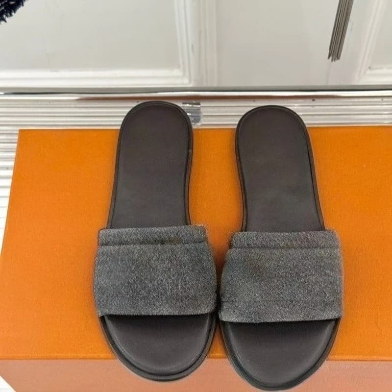 Nuovi Sandali Estivi 2026 da Donna in Vera Pelle, Ciabatte Casual con Cinturino Singolo, Slip-On per Esterni, Abbinabili a Tutto