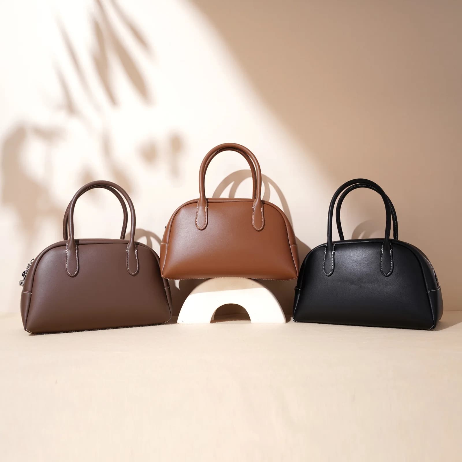 Borsa per pannolini trasformabile in fasciatoio portatile, utilizzabile ovunque, in bagni pubblici o parchi