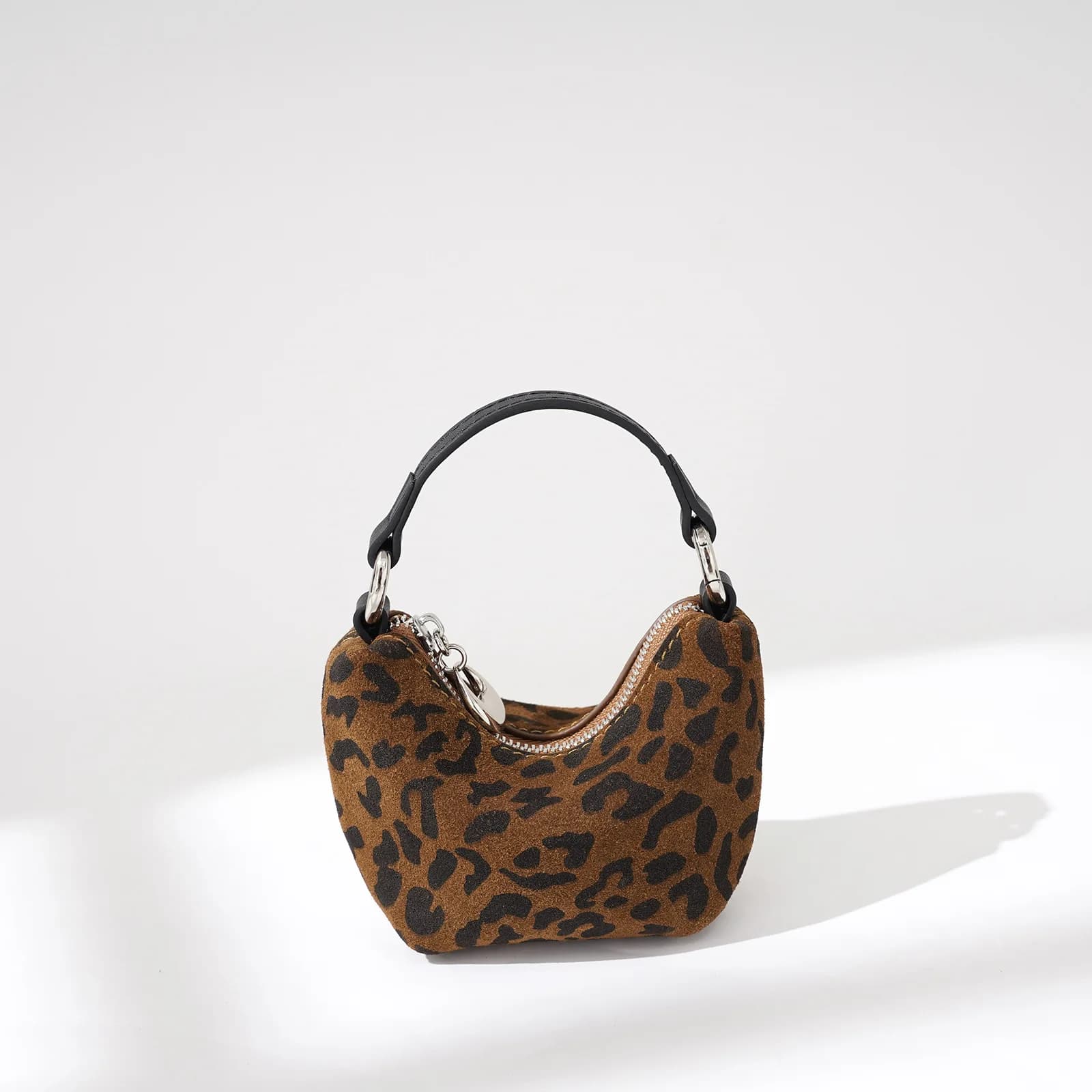 Borsa per pannolini Easy Grip con manici robusti, comoda da tenere, facile da trasformare da zaino a borsa a mano in un istante.