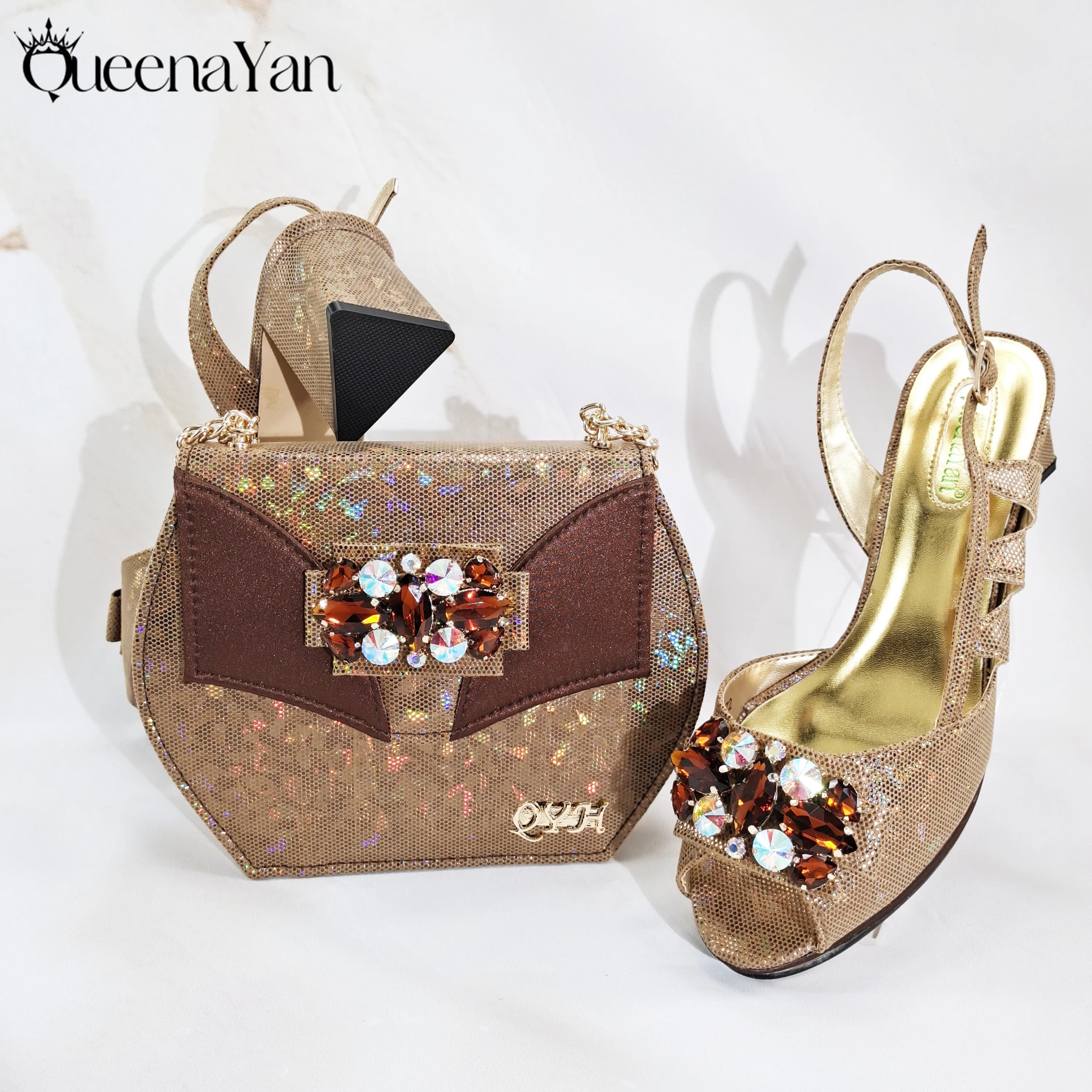 Queena Yan Tessuti sintetici speciali Design Stile maturo Colore marrone Festa Matrimonio Peep Toe Tacchi alti Scarpe da donna e set di borse