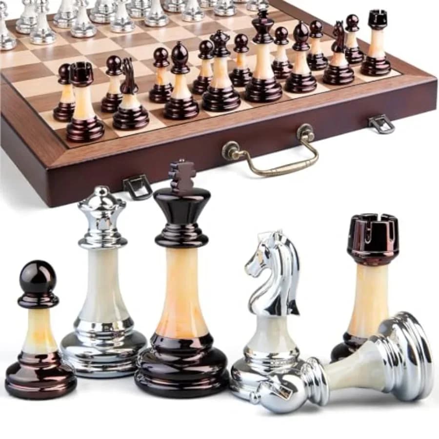 Set di Scacchi per Principianti e Professionisti: Scacchiera Pieghevole in Legno 16.5'', Pezzi in Acrilico Pesanti, Re Alto 3.5 Pollici, Marrone/Nero, con Contenitore