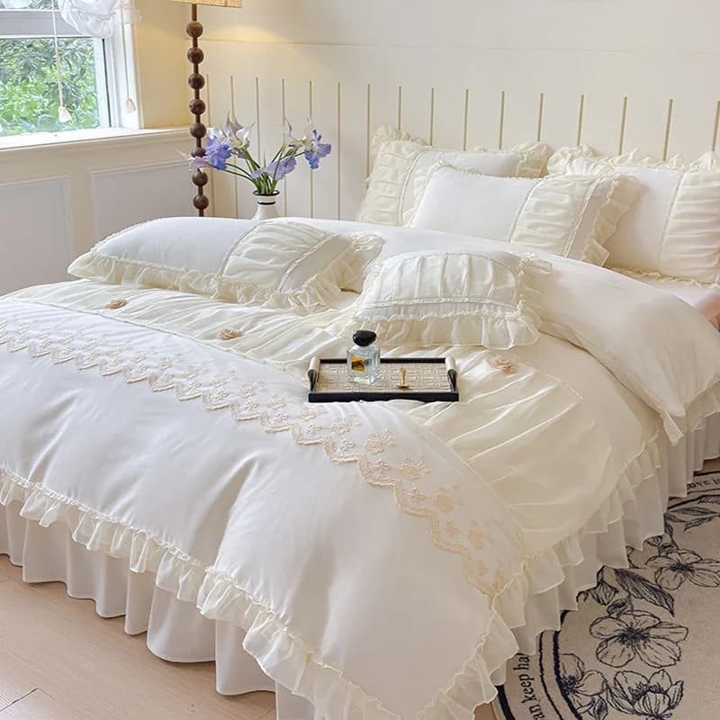 Set di biancheria da letto di lusso con gonna da letto in tinta unita con biancheria da letto traspirante setosa in pizzo per la casa Kit copriletto singolo doppio per tutte le stagioni