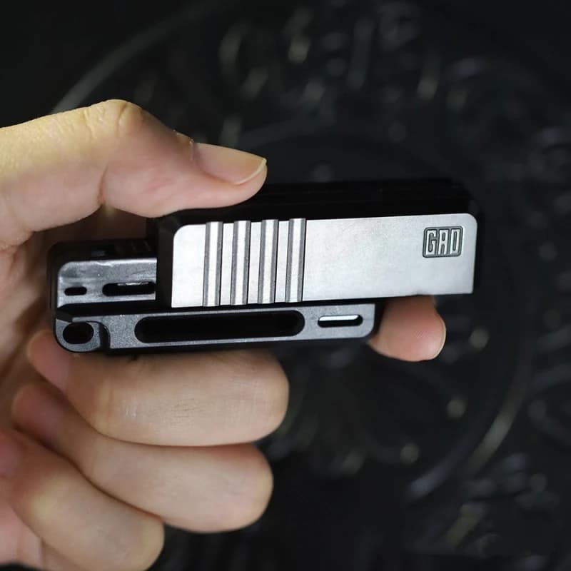 GAO Studio Fucile meccanico EDC Push Card in metallo Giocattoli sensoriali antistress Fidget Spinner Strumento ADHD Giocattolo agitarsi