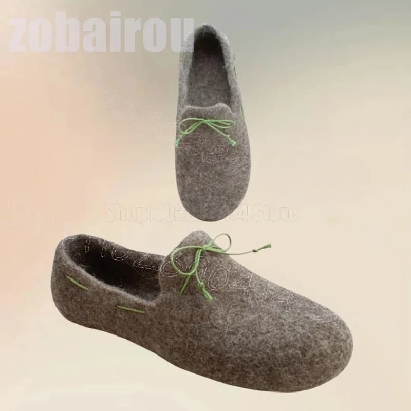 Mocassini da uomo in velluto grigio con punta tonda e fiocco decorativo, eleganti e facili da indossare, scarpe da uomo di lusso fatte a mano per feste, ufficio, appuntamenti e tempo libero.