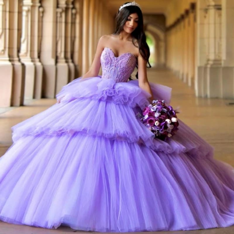 Abiti Quinceanera color lavanda con spalle scoperte Applique con paillettes Corsetto con perline Tull a strati Festa di compleanno Dolce 16 Abiti