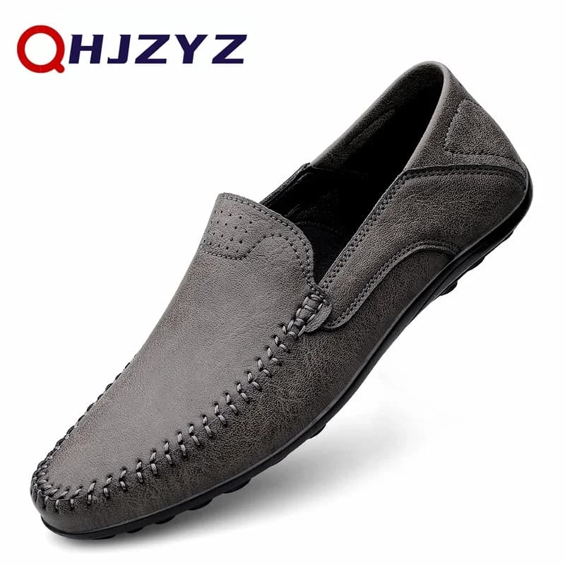 Mocassini da Uomo in Vera Pelle Slip-On Casual Eleganti Scarpe da Barca Formali Artigianali Designer 2025 Zapatillas Hombre