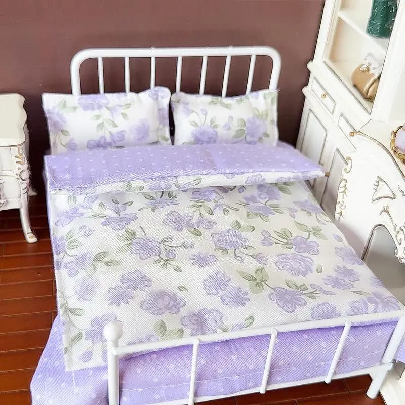 Set Bed in Four Pieces: Bed in Miniature, Bed linen, Quilt and Cushion with Cover - Set Bed Linen for Doll House