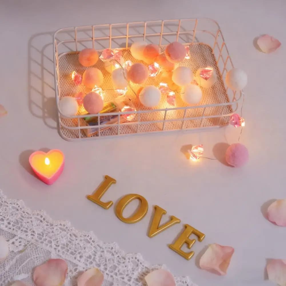 Luci a LED morbide e sicure al tatto Luci a corda a LED con pom pom a batteria con lucine a LED con strass a petali finti per matrimoni