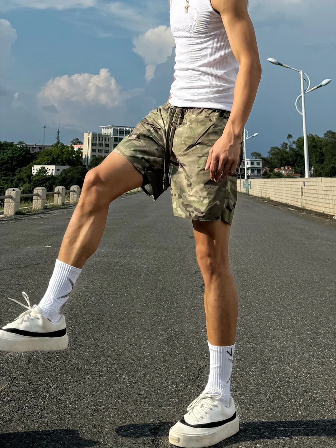Pantaloncini mimetici ultra-sottili ad asciugatura rapida stile americano da uomo, pantaloncini sportivi da basket in seta ghiaccio per l'estate, freschi e ideali per la spiaggia
