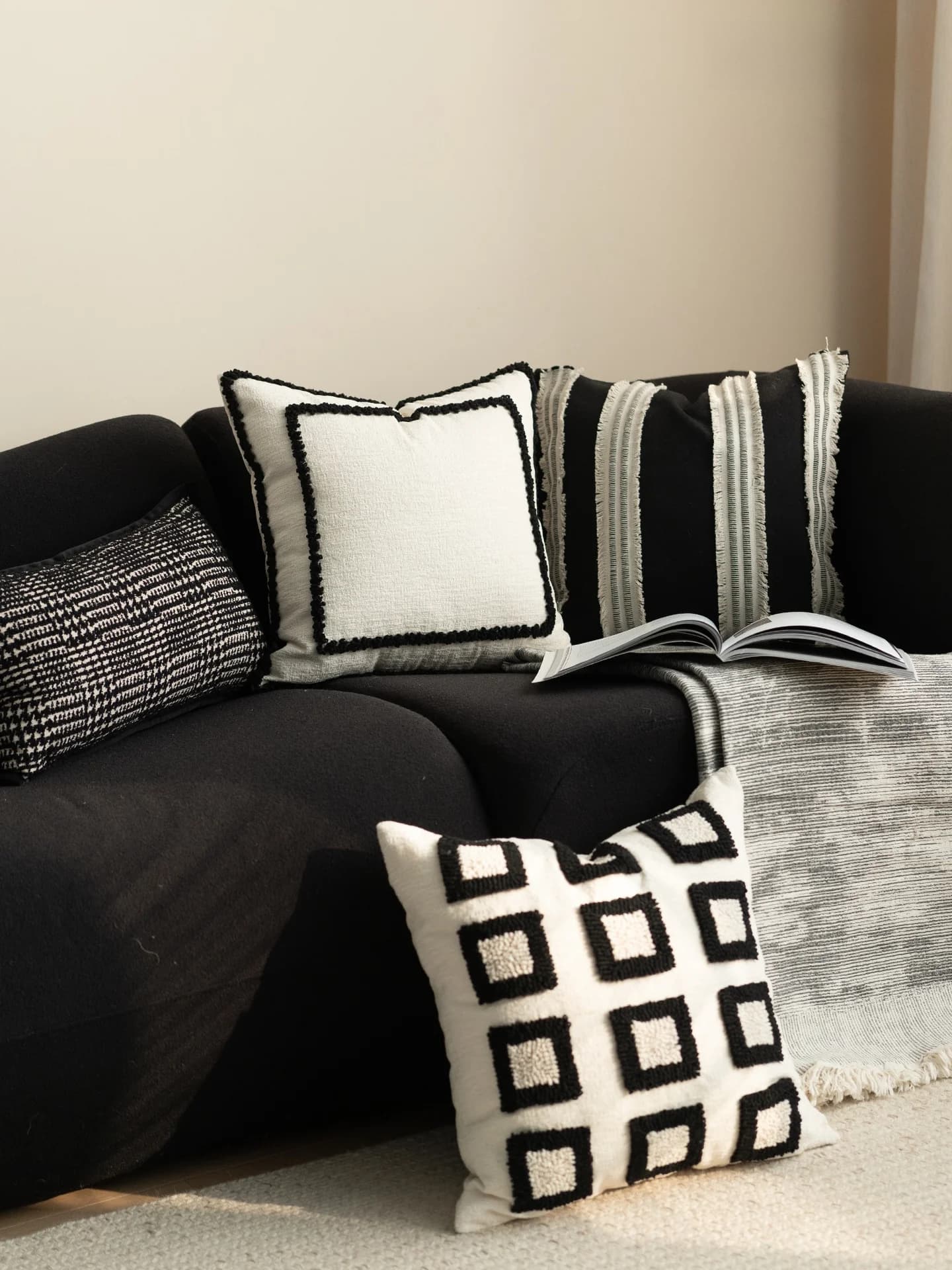 Cuscino Quadrato Stile Italiano per Divano, Schienale con Motivo Geometrico Bianco e Nero, Fodera Rimovibile per Decorazione di Case e Stanze Modello