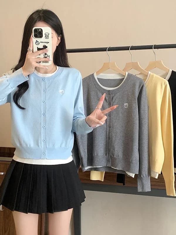 Maglione lavorato a maglia a maniche lunghe taglie forti da donna, nuovo stile autunnale, top snellente che nasconde le imperfezioni, design micro voluminoso, effetto due pezzi