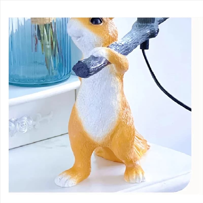 ABYN-Resina Scoiattolo Mini LED Luce notturna Lampada da tavolo per camera dei bambini Scoiattolo animale Lampada da scrivania Lampada da comodino Decorazioni per la casa Spina americana Du