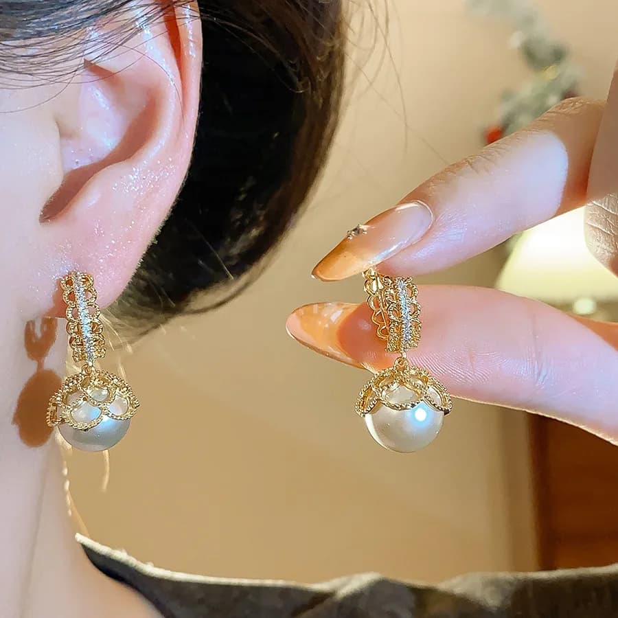 Orecchini a cerchio con perle finte placcate in oro 18 carati Lusso francese Elegante pizzo zircone Fibbie per orecchie Occhio di tigre Gioielli in pietra Festa K