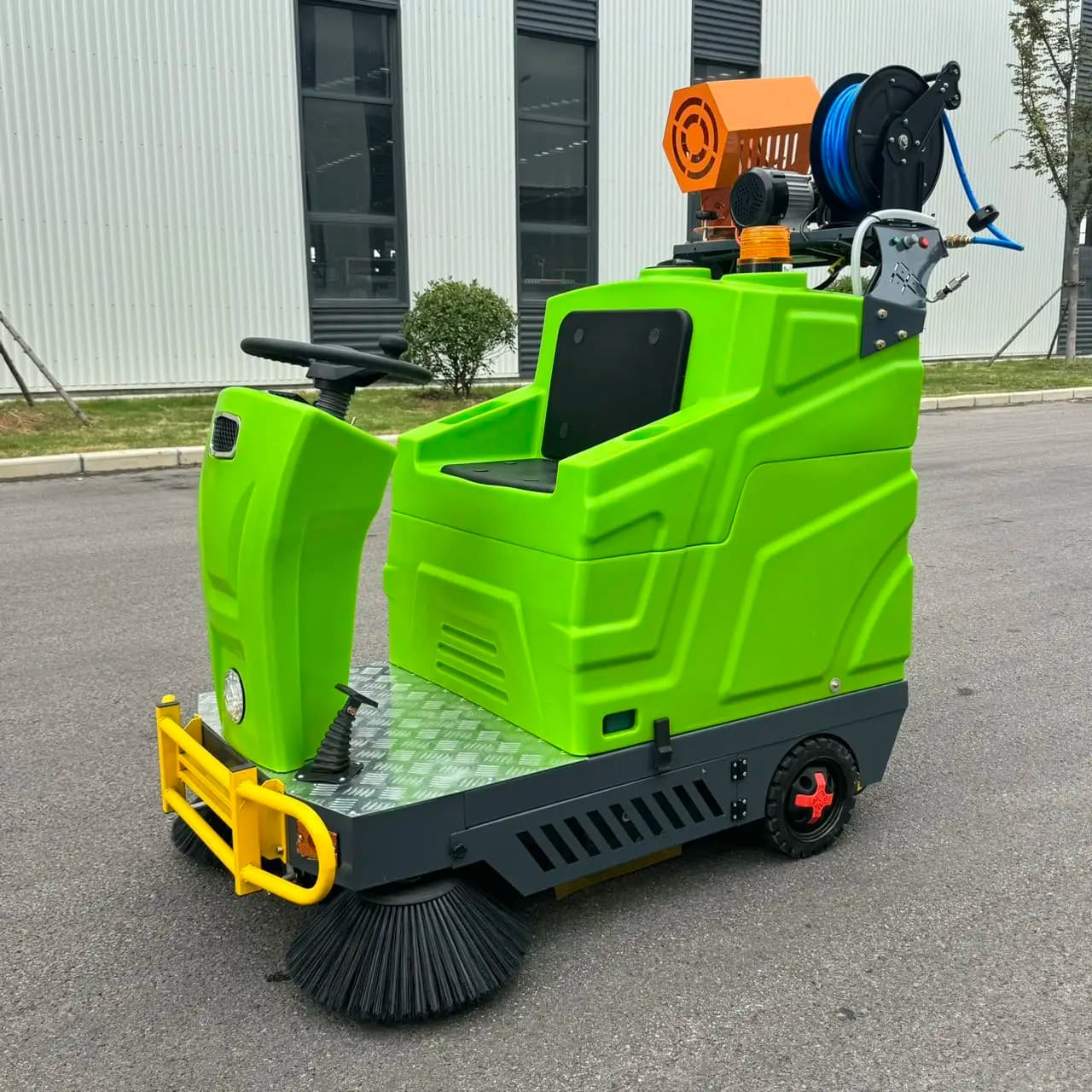 Spazzatrice Stradale Direttamente dalla Fabbrica, Personalizzazione Supportata, Macchina Industriale per la Pulizia delle Strade, Aspiratore Elettrico con Spazzola