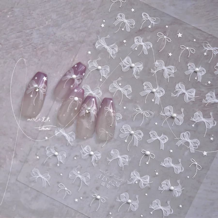 1 Foglio di Adesivi per Unghie 5D Bianchi Eleganti con Fiocco in Pizzo, Decorazioni di Lusso con Perle e Strass, Decalcomanie Adesive per Nail Art, Accessori Fai-da-Te