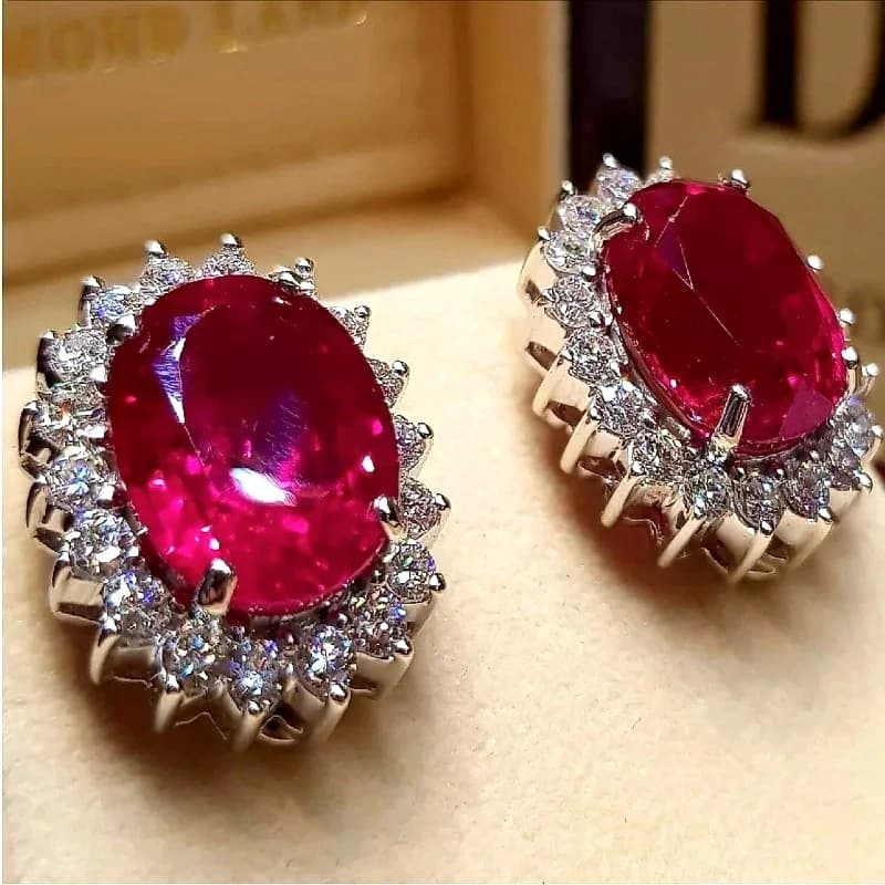 Orecchini a Perno Eleganti con Zirconia Sintetica Rossa Incastonata, Accessori di Gioielleria per Donne, Ideali per Matrimoni e Banchetti, Regali Artigianali