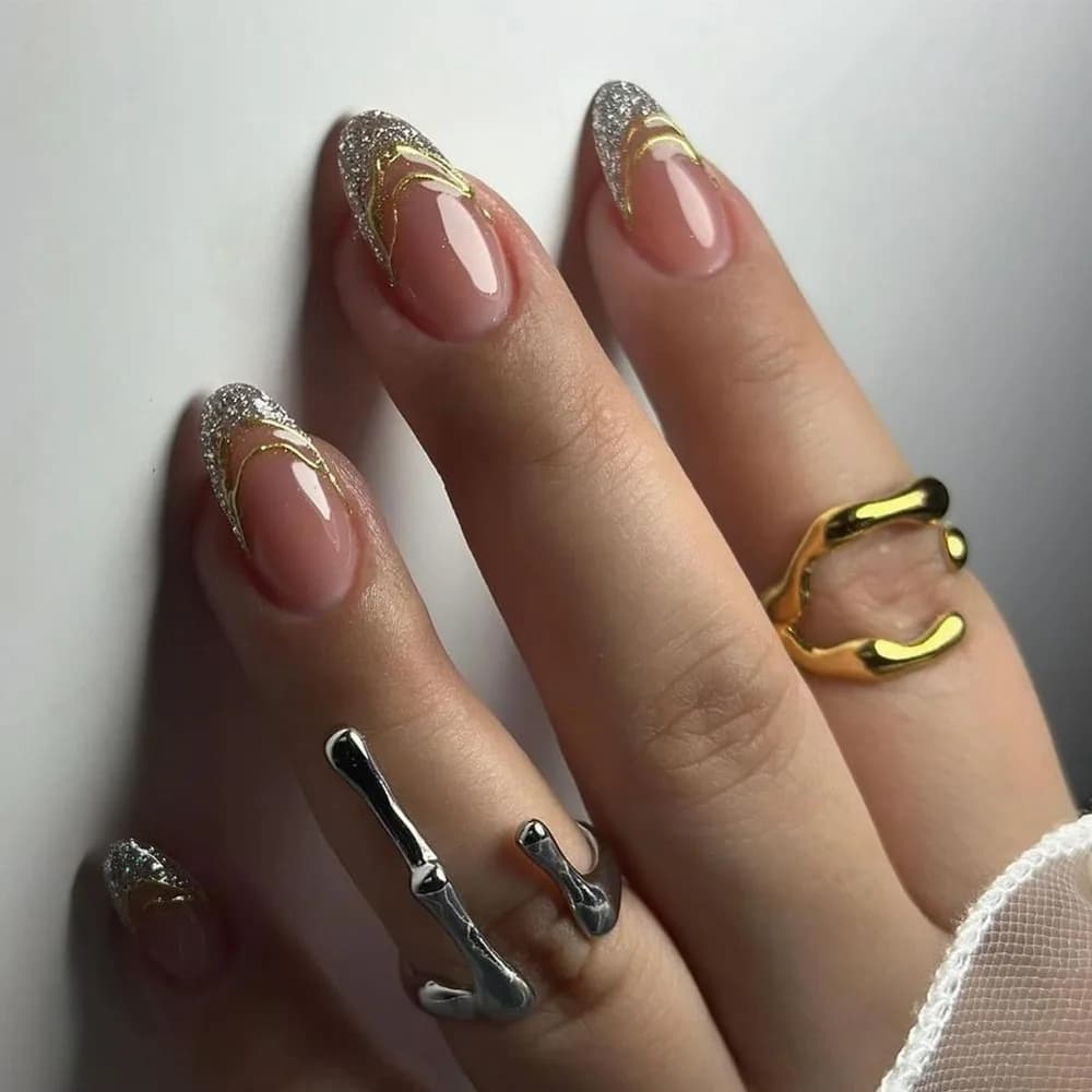 Nuova Collezione 2026: Nail Art Minimalista Europea e Americana, Oro Mandorla, Pura ed Elegante, Effetto Dopamina