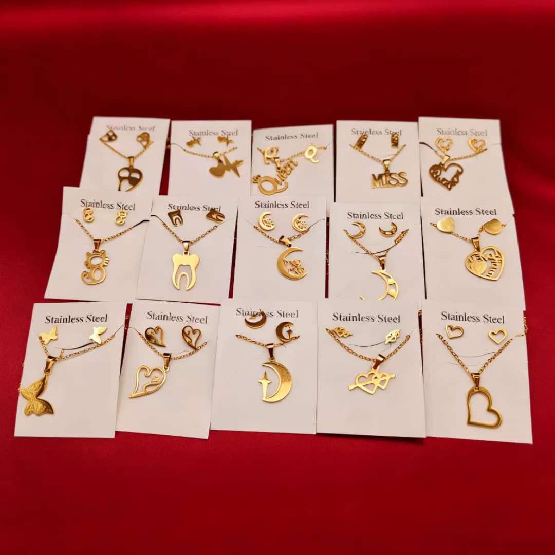 Set di collana e orecchini in acciaio inossidabile stile casuale da 20 pezzi, cuore, animale, stella, vari tipi di pendenti per orecchini, regalo di festa per i genitori