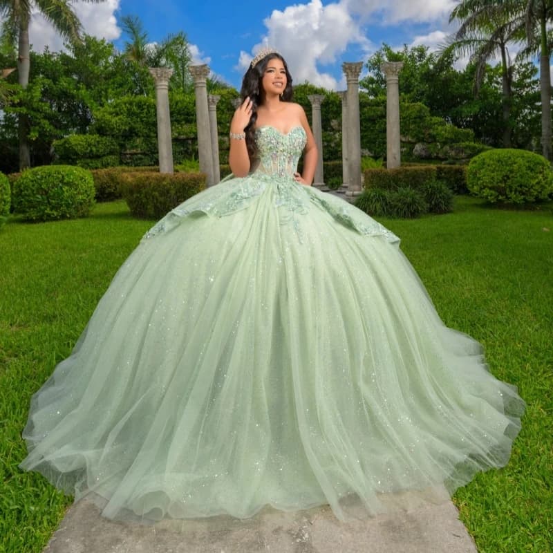 Abiti Quinceanera lucidi verde salvia con spalle scoperte Applique in pizzo con perline Corsetto di cristallo Tull Party Compleanno Abito dolce 16