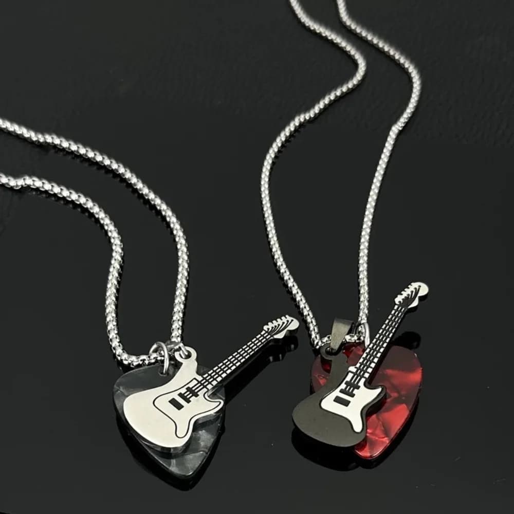 Collana con ciondolo per plettro per chitarra hip-hop Collana con ciondolo per chitarra punk in acciaio al titanio Girocollo con catena per maglione per chitarra elettrica alla moda vintage per ragazzi