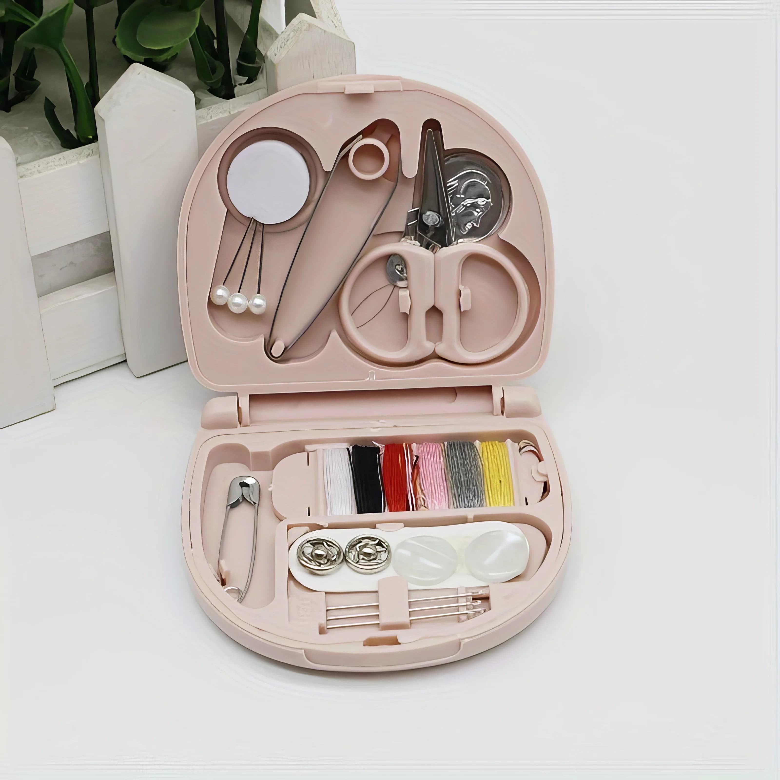 Adorabile kit da cucito rosa: set completo con tutto il necessario, compatto e pratico per riparazioni in movimento